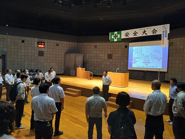 安全大会開始前の全体ミーティング | 安全大会を開催しました | トピックス | 株式会社鏑矢